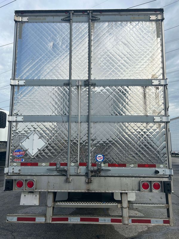 2015 Utility 3000R Multi-Temp Reefer Trailer – Thermo King SB-230