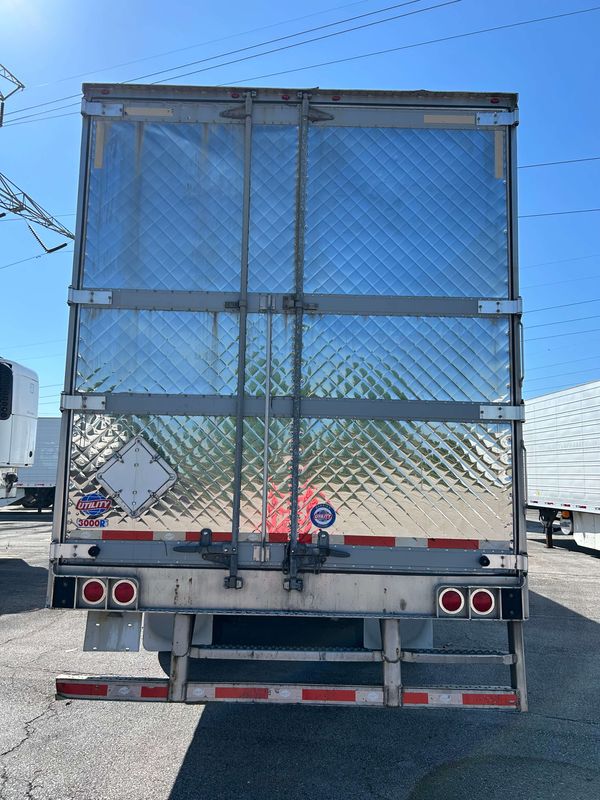 2015 Utility 3000R Multi-Temp Reefer Trailer – Thermo King SB-230