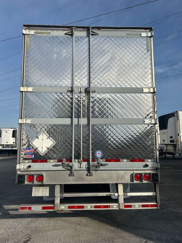 2015 Utility 3000R Multi-Temp Reefer Trailer – Thermo King SB-230