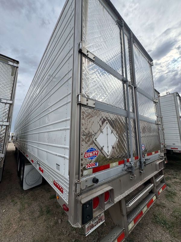 2015 Utility 3000R Multi-Temp Reefer Trailer – Thermo King SB-230