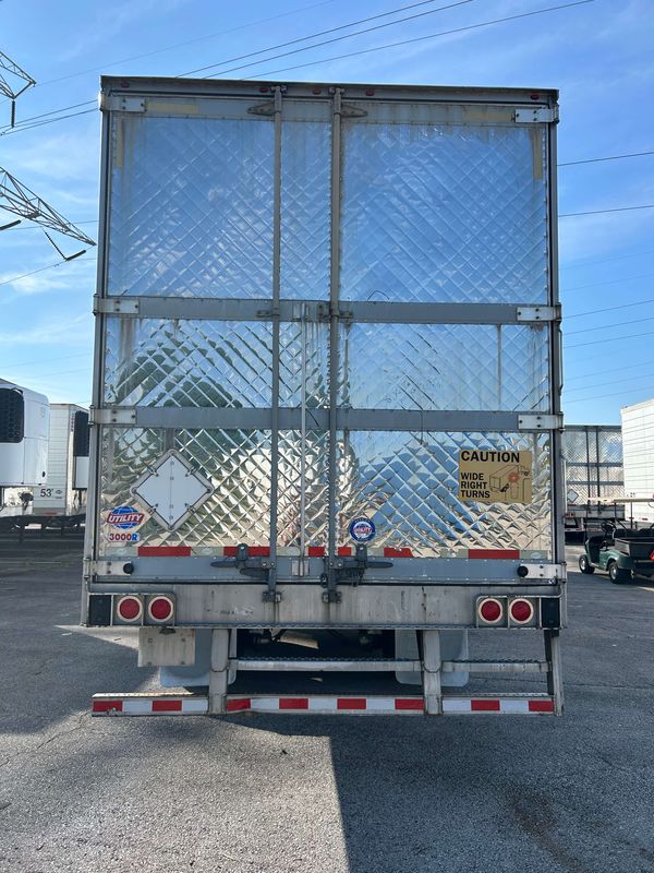 2015 Utility 3000R Multi-Temp Reefer Trailer – Thermo King SB-230