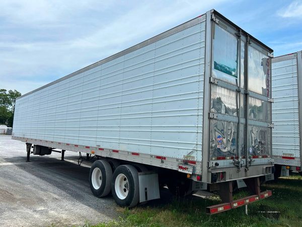 2011 Utility 3000R Reefer Trailer- Thermo King SB-210