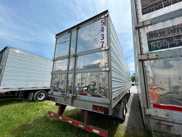 2011 Utility 3000R Reefer Trailer- Thermo King SB-210