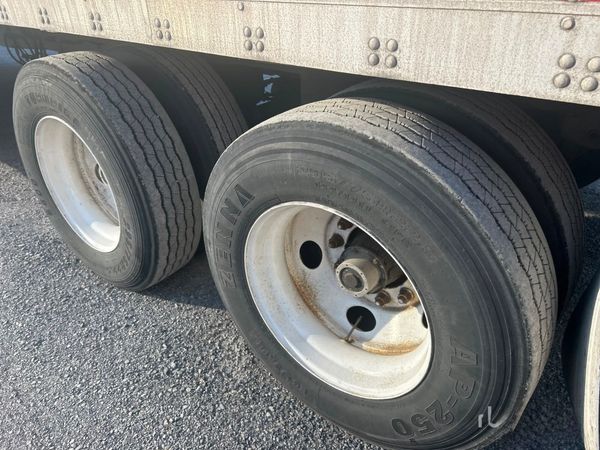 2011 Utility 3000R Reefer Trailer- Thermo King SB-110