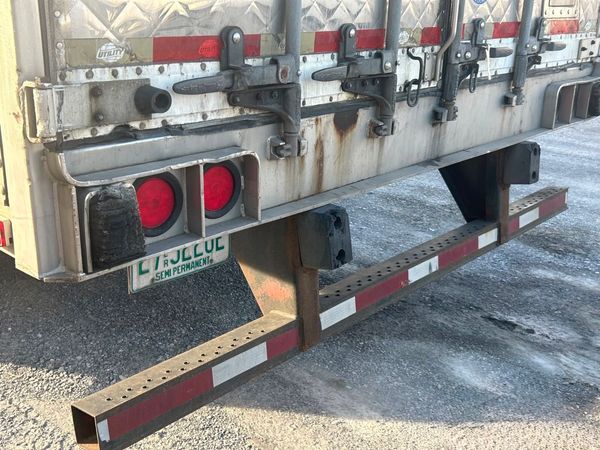 2011 Utility 3000R Reefer Trailer- Thermo King SB-110