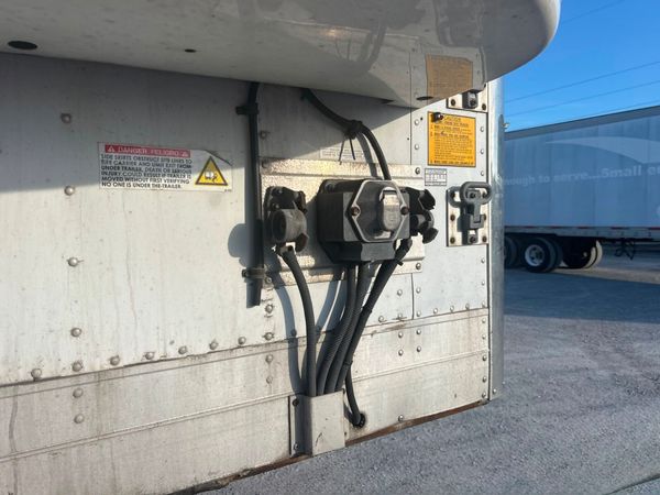 2011 Utility 3000R Reefer Trailer- Thermo King SB-110
