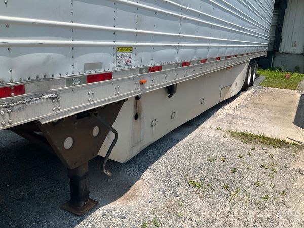 2012 Utility 3000R Reefer Trailer- Thermo King SB-330
