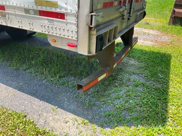 2012 Utility 3000R Reefer Trailer- Thermo King SB-330