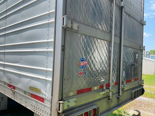 2012 Utility 3000R Reefer Trailer- Thermo King SB-330