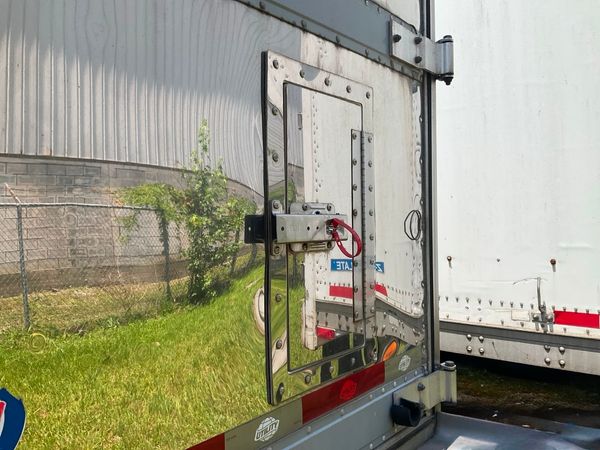 2011 Utility 3000R Reefer Trailer- Thermo King SB-210