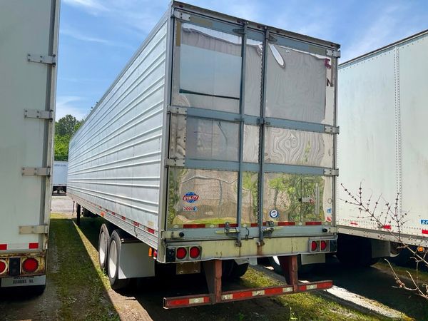 2011 Utility 3000R Reefer Trailer- Thermo King SB-210