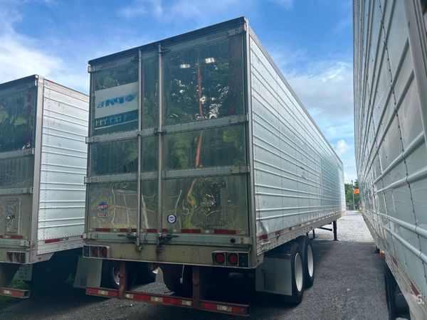 2011 Utility 3000R Reefer Trailer- Thermo King SB-210