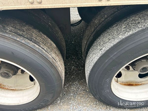2011 Utility 3000R Reefer Trailer- Thermo King SB-210