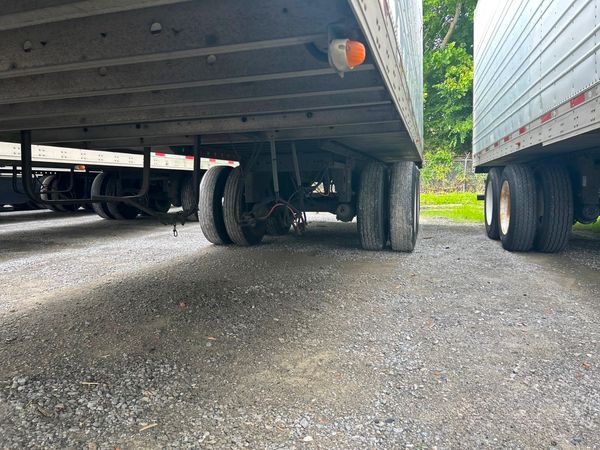 2011 Utility 3000R Reefer Trailer- Thermo King SB-210