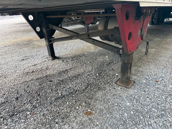 2011 Utility 3000R Reefer Trailer- Thermo King SB-210