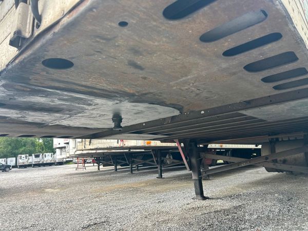 2011 Utility 3000R Reefer Trailer- Thermo King SB-210