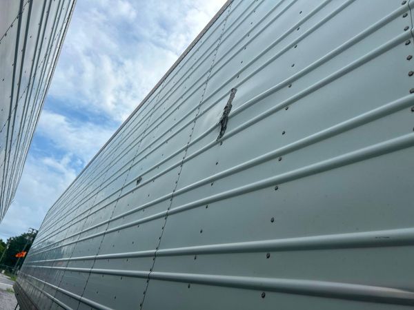 2011 Utility 3000R Reefer Trailer- Thermo King SB-210