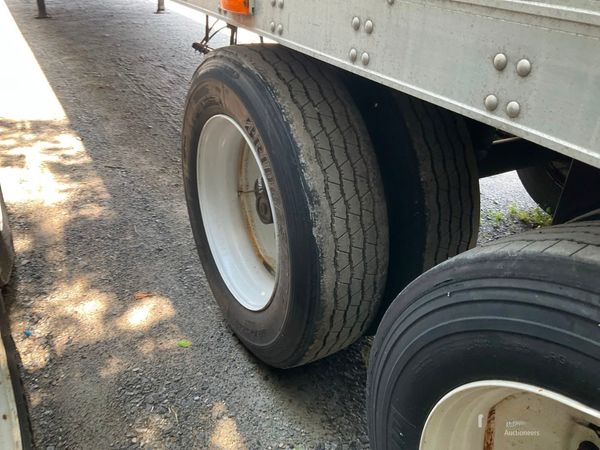 2011 Utility 3000R Reefer Trailer- Thermo King SB-210