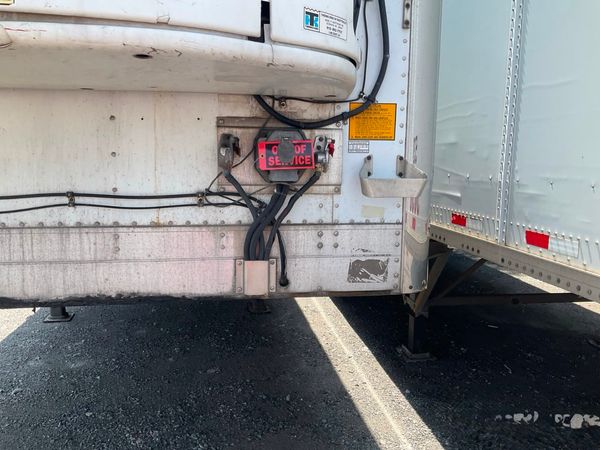 2011 Utility 3000R Reefer Trailer- Thermo King SB-210
