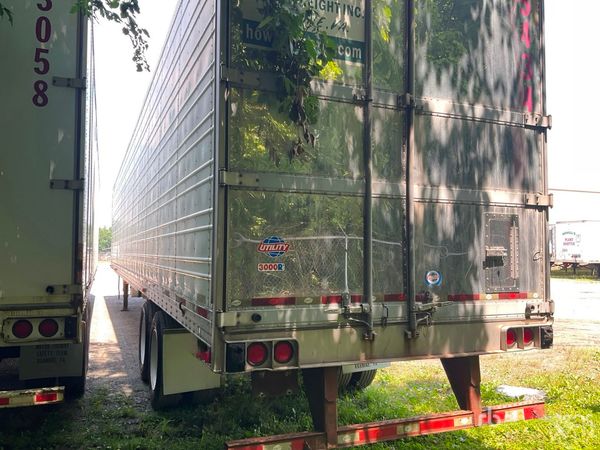 2011 Utility 3000R Reefer Trailer- Thermo King SB-210