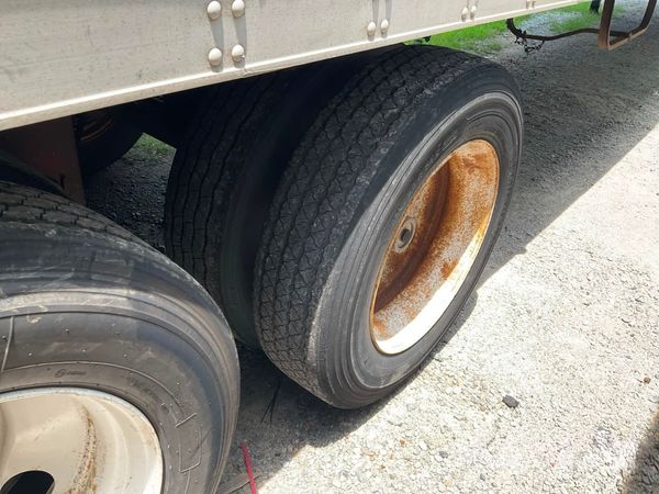2011 Utility 3000R Reefer Trailer- Thermo King SB-210