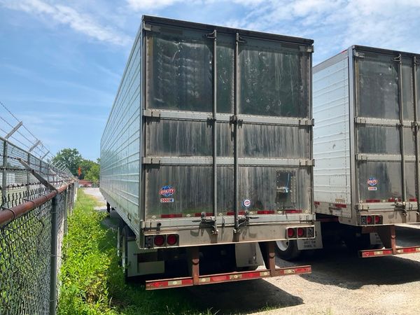 2011 Utility 3000R Reefer Trailer- Thermo King SB-210