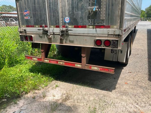 2011 Utility 3000R Reefer Trailer- Thermo King SB-210