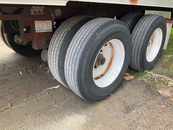 2011 Utility 3000R Reefer Trailer- Thermo King SB-210