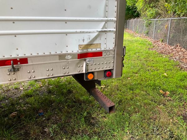 2011 Utility 3000R Reefer Trailer- Thermo King SB-210
