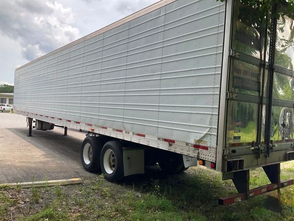 2011 Utility 3000R Reefer Trailer- Thermo King SB-210