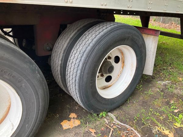 2011 Utility 3000R Reefer Trailer- Thermo King SB-210