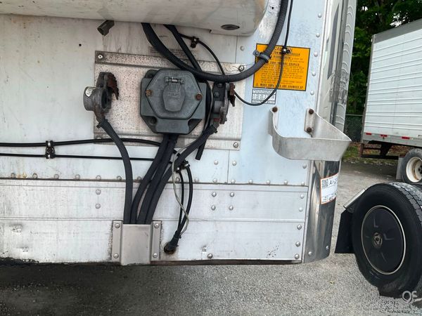 2011 Utility 3000R Reefer Trailer- Thermo King SB-210