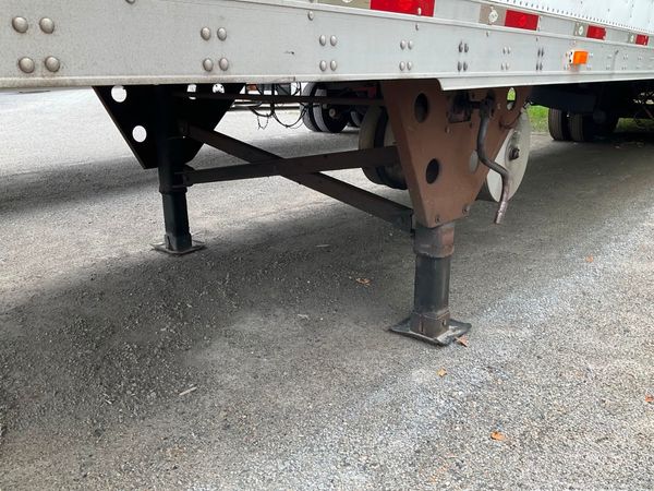 2011 Utility 3000R Reefer Trailer- Thermo King SB-210