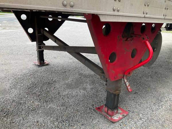 2008 Utility 3000R Reefer Trailer- Thermo King SB-210