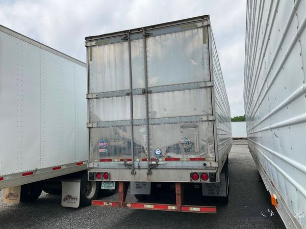 2011 Utility 3000R Reefer Trailer- Thermo King SB-210