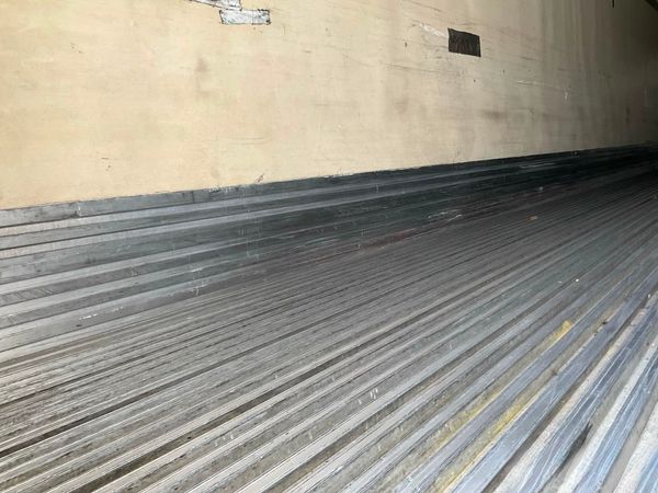 2011 Utility 3000R Reefer Trailer- Thermo King SB-210