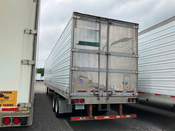 2011 Utility 3000R Reefer Trailer- Thermo King SB-210