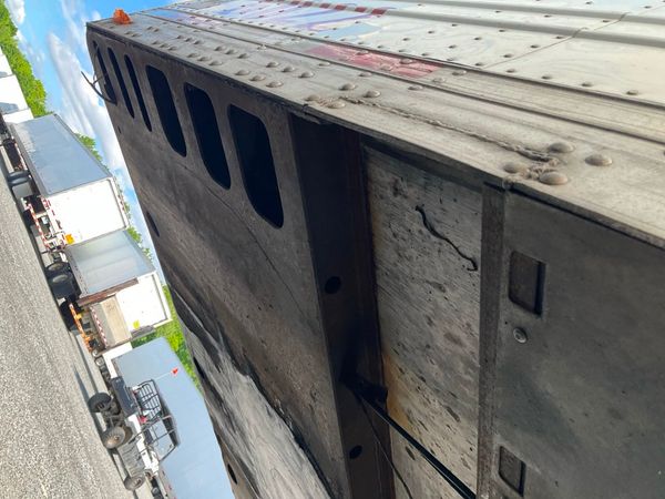 2011 Utility 3000R Reefer Trailer- Thermo King SB-210