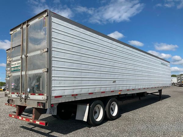 2011 Utility 3000R Reefer Trailer- Thermo King SB-210
