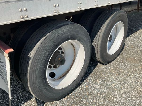 2011 Utility 3000R Reefer Trailer- Thermo King SB-210