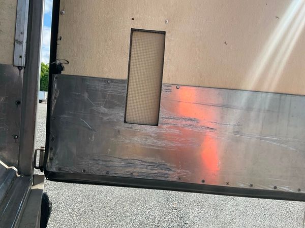 2011 Utility 3000R Reefer Trailer- Thermo King SB-210