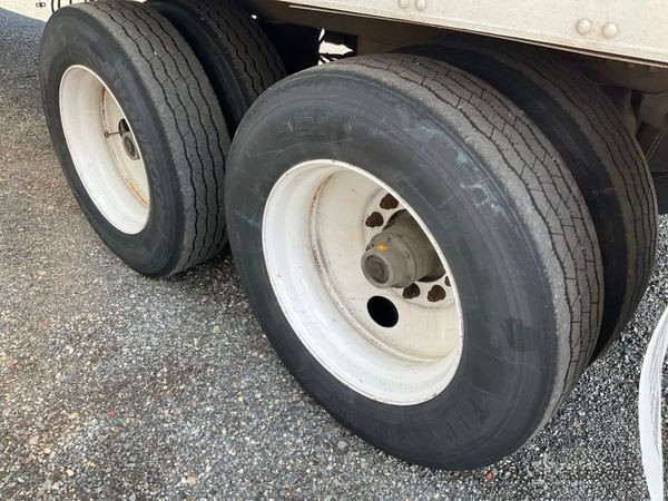 2011 Utility 3000R Reefer Trailer- Thermo King SB-210