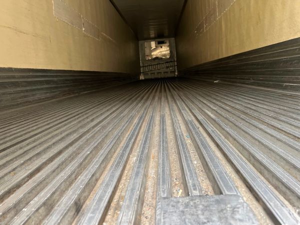 2011 Utility 3000R Reefer Trailer- Thermo King SB-210