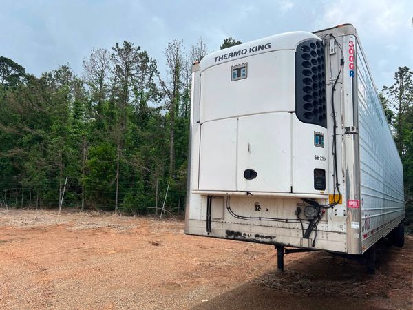 2011 Utility 3000R Reefer Trailer- Thermo King SB-210