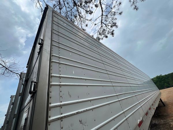 2011 Utility 3000R Reefer Trailer- Thermo King SB-210