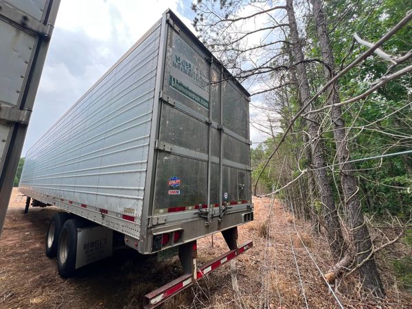 2011 Utility 3000R Reefer Trailer- Thermo King SB-210