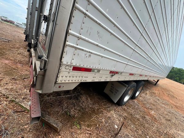 2011 Utility 3000R Reefer Trailer- Thermo King SB-210