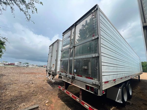 2011 Utility 3000R Reefer Trailer- Thermo King SB-210
