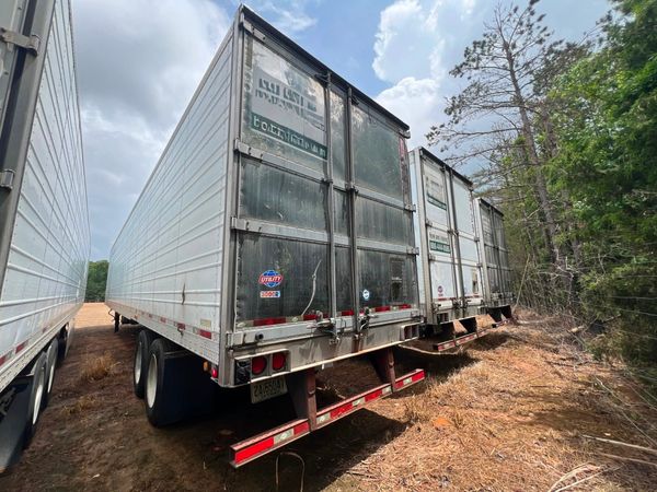 2011 Utility 3000R Reefer Trailer- Thermo King SB-210