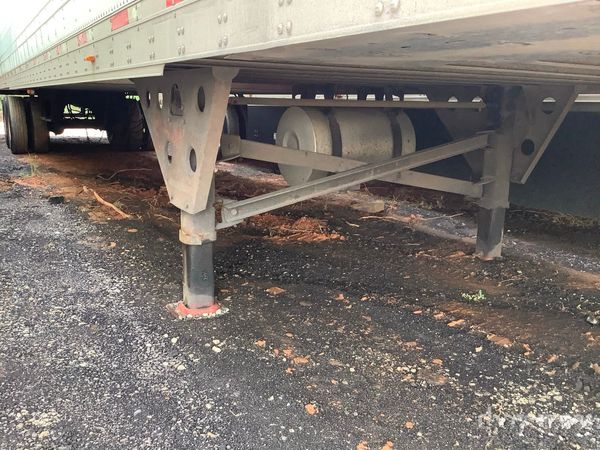 2011 Utility 3000R Reefer Trailer- Thermo King SB-210